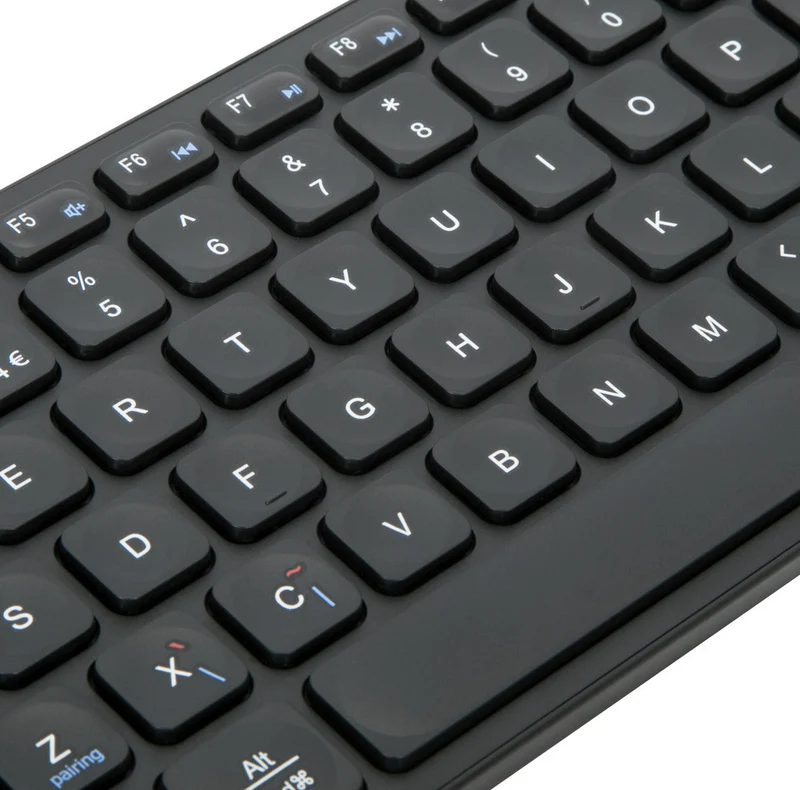 Kompakte antimikrobielle Bluetooth®-Tastatur für mehrere Geräte (UK)