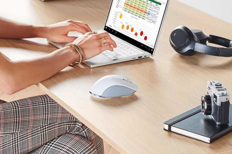 Razer Pro Click Humanscale Wireless Mouse: Ergonomic Form Factor - 5G Advanced Optical Sensor - Multi-Host Connectivity - 8 Programmable Buttons - Extended Battery Life of up to 400 Hours