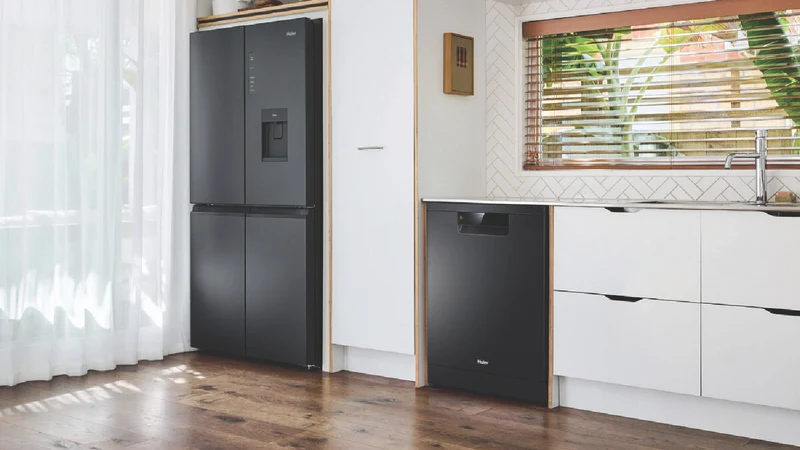 Haier 500 Series Freestanding Dishwasher, Black