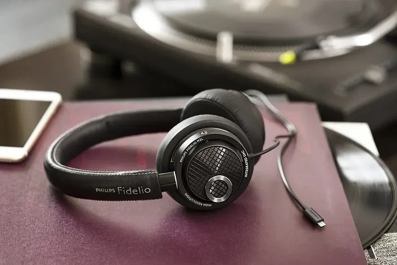 PHILIPS Fidelio M2L/27 Hi‑Res Headphones | Lightning Connector | Built‑In DAC | Premium Sound