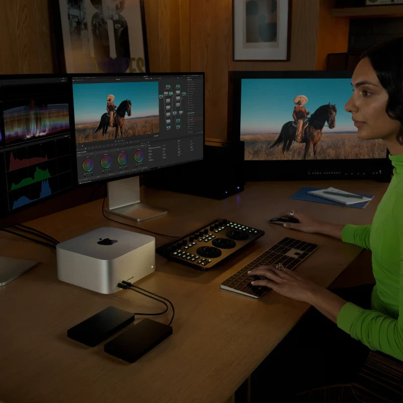 كمبيوتر مكتبي آبل ماك ستوديو، M5 ماكس، معالج 18 نواة، معالج رسومات 32 نواة، محرك عصبي 16 نواة، ذاكرة وصول عشوائي 36 جيجابايت، قرص حالة صلبة بسعة 1 تيرابايت، ضمان سنة واحدة، طلب مسبق