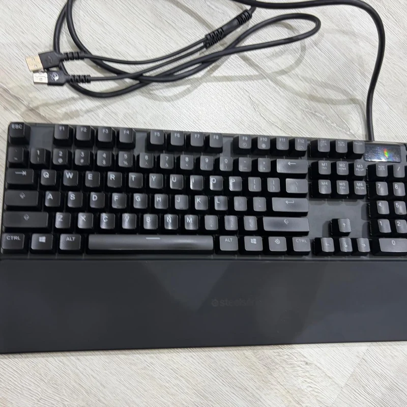 لوحة مفاتيح ألعاب ميكانيكية هجينة ستيل سيريز أبيكس 5، سلكية، RGB، باللون الأسود