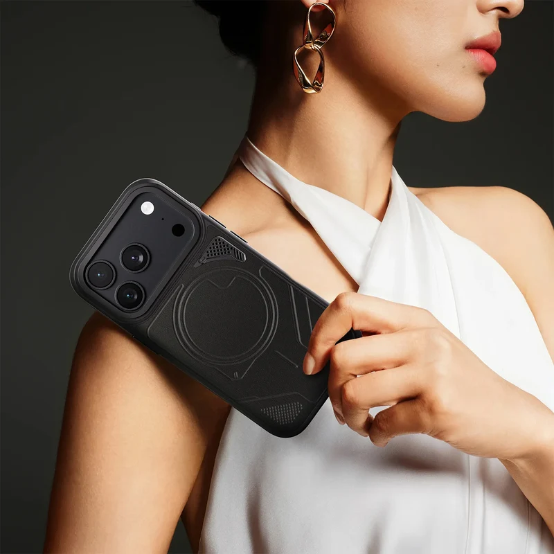 حافظة ليفلو أوبال ماج سيف هايبرد آرمور لآبل آيفون 18 برو، باللون الأسود
