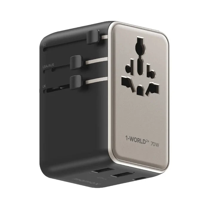 محول سفر موماكس 1-وورلد2+ بثلاثة منافذ ومخرجي AC مع كابل مدمج قابل للسحب - 70 واط / USB-A / USB-C / تيتانيوم