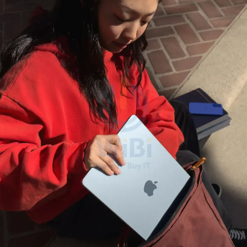 Apple MacBook Air - 13.6" / M4 / 10-Core CPU / 10-Core GPU / 16-Core Neural Engine / 16GB RAM / 512GB SSD / English Keys / Sky Blue / 1YW