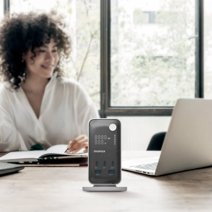 برج طاقة مومكس فلو بـ6 مقابس وتقنية GaN - 35 واط / USB-C / USB-A / أبيض