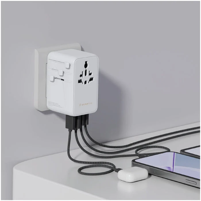 محول سفر دولي فاخر سمارتيكس، قدرة 140 واط، USB-A، USB-C، باللون الأبيض