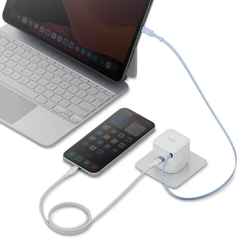 شاحن حائط بازيك جو بورت ريتريك بقدرة 35 واط ومنفذ USB-C وتقنية GaN (بقابس بريطاني) مع كابل مدمج بطول 70 سم - أبيض