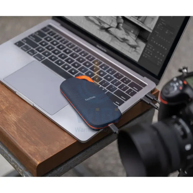 SanDisk Extreme PRO with USB4 Portable SSD - 4TB / Up to 3800 MB/s / USB-C (USB4 Gen 3x2) / External SSD (Solid State Drive)