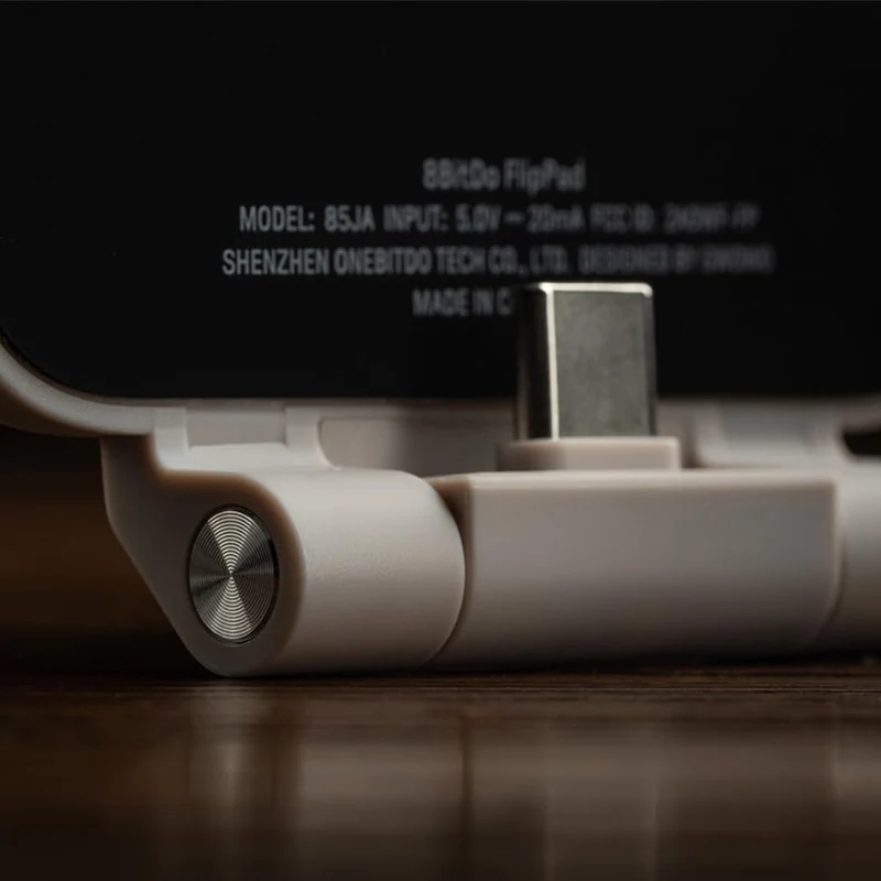 8Bitdo FlipPad USB-C Mobile Gaming Controller for iOS/ Android (G Classic Ed.) (85JA)