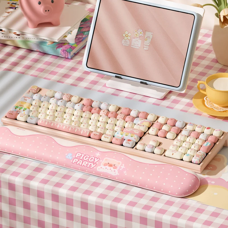 Akko Piggy Party Wrist Rest