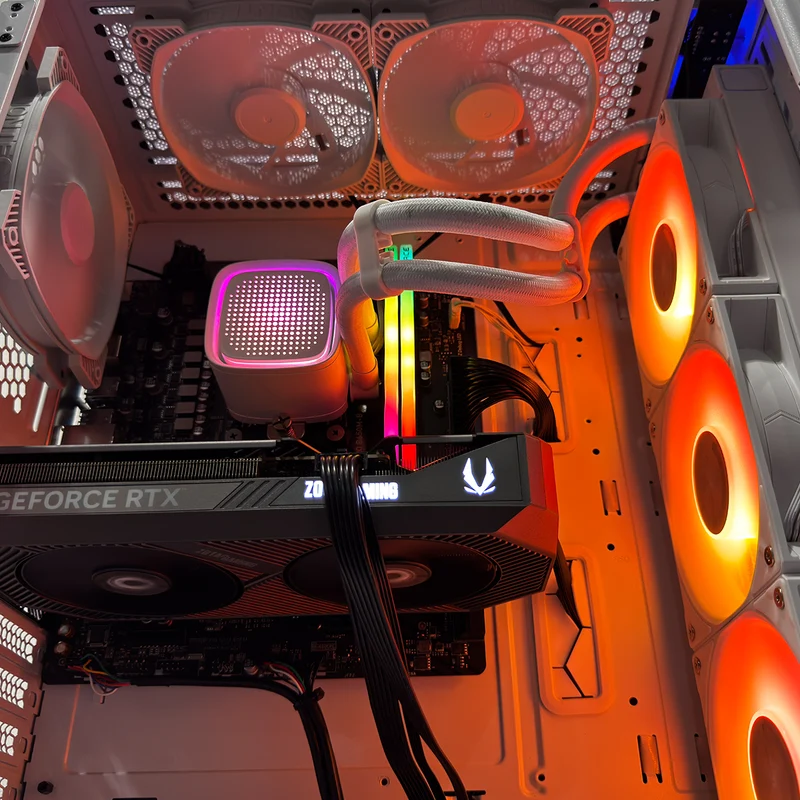 Sophos Air 1000 White Desktop Gaming PC | AMD Ryzen 7 7700X | 32GB (2x16GB) RAM | 1TB SSD | RTX 5070 | Windows 11 Pro
