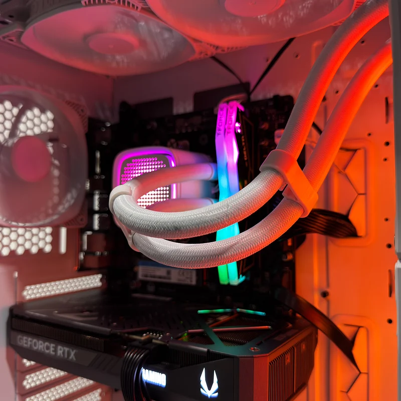 Sophos Air 1000 White Desktop Gaming PC | AMD Ryzen 7 7700X | 32GB (2x16GB) RAM | 1TB SSD | RTX 5070 | Windows 11 Pro