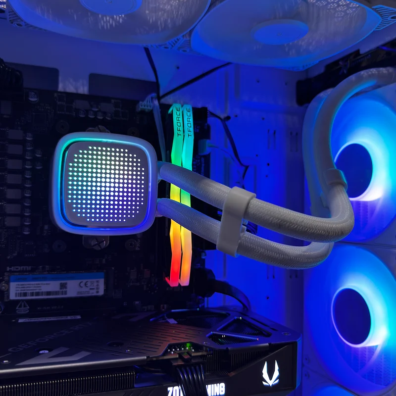 Sophos Air 1000 White Desktop Gaming PC | AMD Ryzen 7 7700X | 32GB (2x16GB) RAM | 1TB SSD | RTX 5070 | Windows 11 Pro