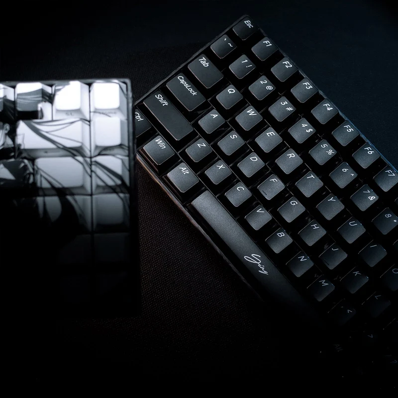 WLMouse YING75 Carbon Fiber Keyboard Nightfall Switch (Custom Gateron)