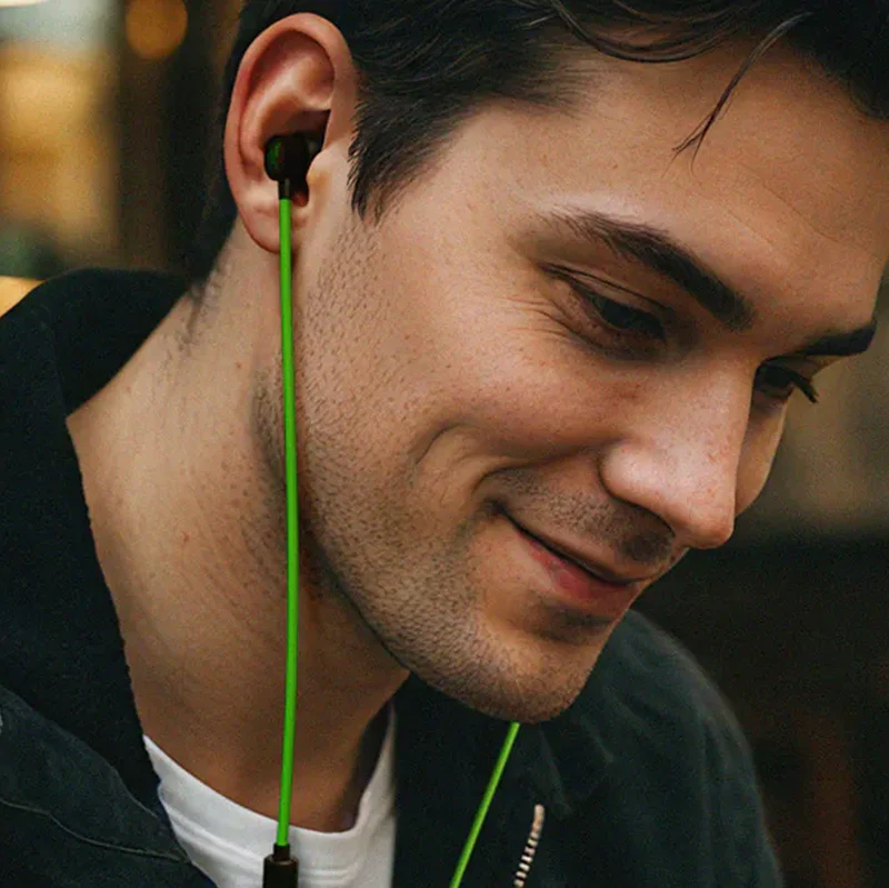 Razer Hammerhead V3 Universal Wired Earbuds for Gaming (Black, White)
