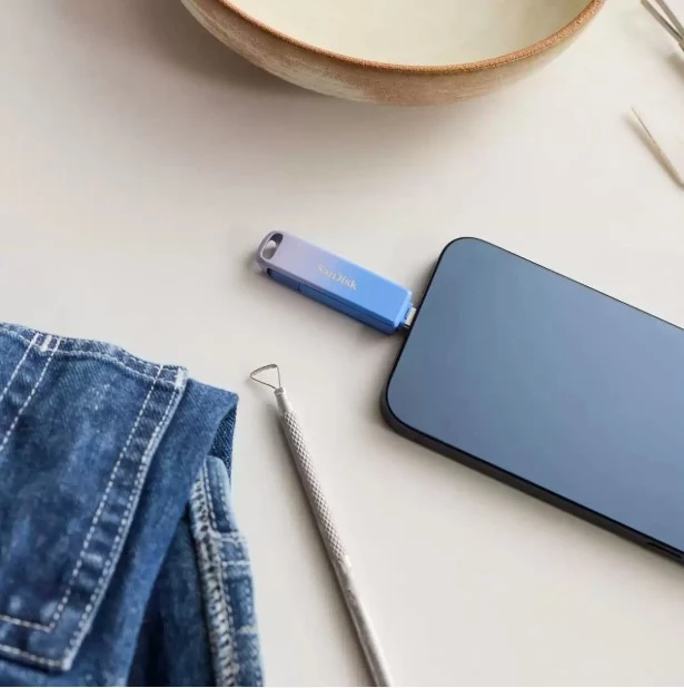 SanDisk Creator USB 3.2 Gen 1 USB-C & Lightning Phone Drive (128GB, 256GB)