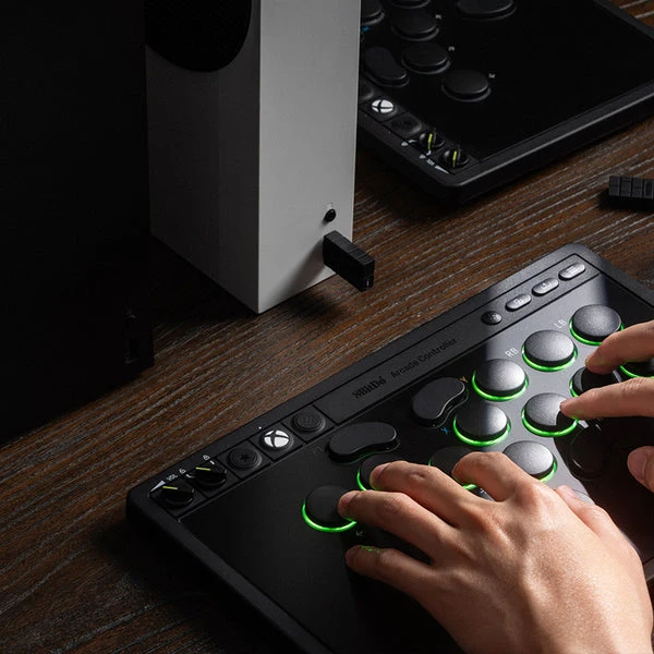8Bitdo Arcade Controller for Xbox Series X/S / XboxOne / Windows 10/11 (81JB)