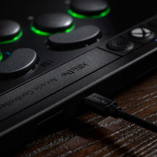 8Bitdo Arcade Controller for Xbox Series X/S / XboxOne / Windows 10/11 (81JB)