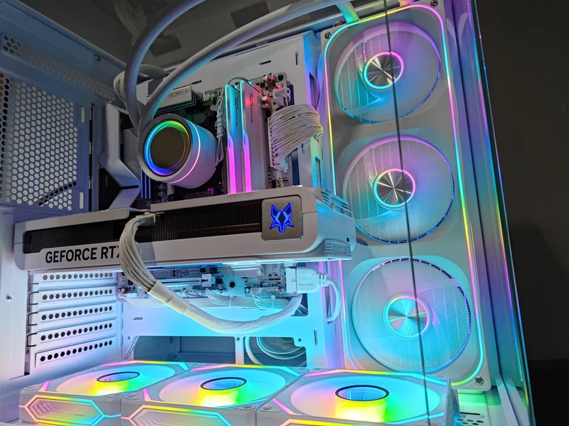Sophos Zentra White Desktop Gaming PC | AMD Ryzen 7 7700X | 32GB RAM | 1TB SSD | with WIFI + Bluetooth | GeForce RTX 5070 OC | Windows 11 Pro