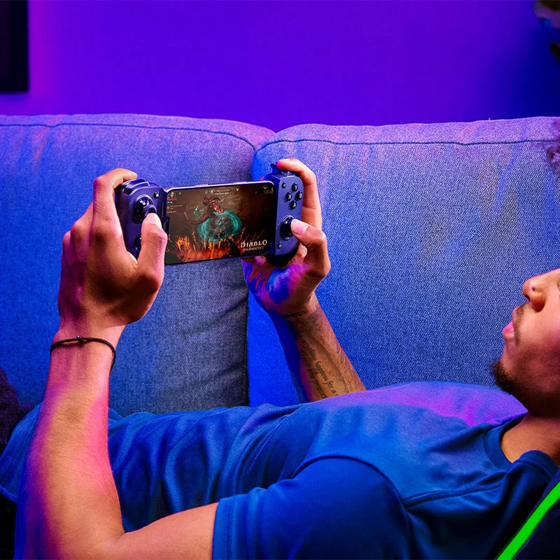 Razer Kishi V3 USB-C Gaming Controller for Android & iPhone (Black, Phantom White)