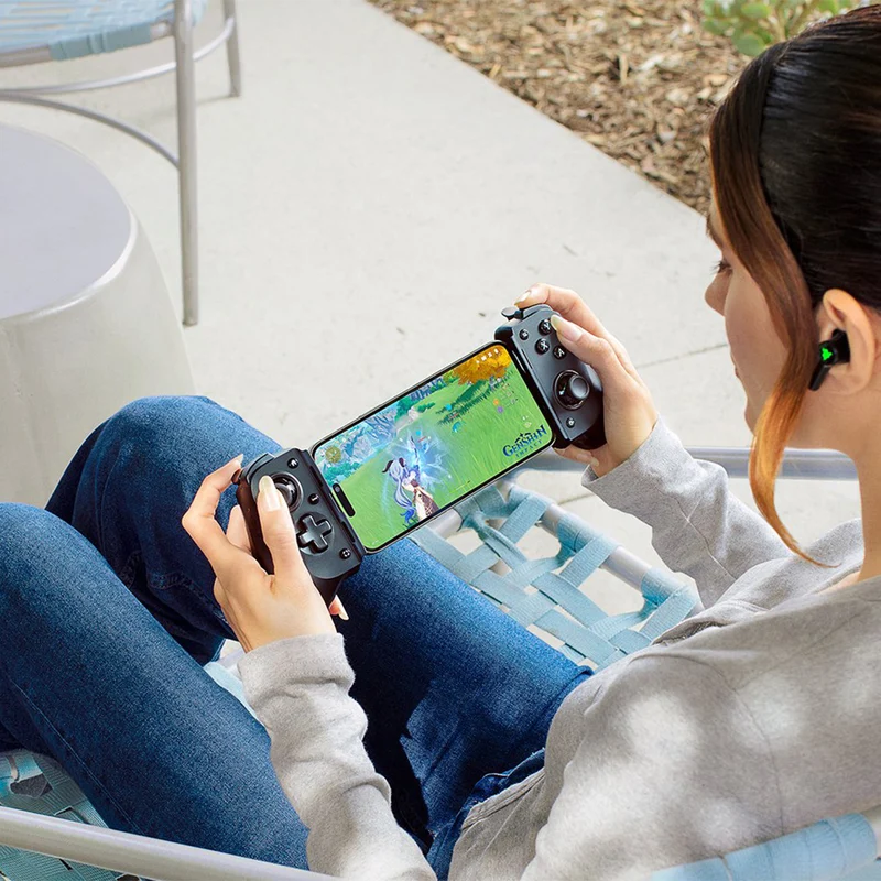 Razer Kishi V3 USB-C Gaming Controller for Android & iPhone (Black, Phantom White)