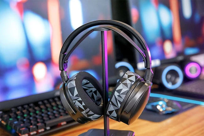 Wicked Cushions Audeze Maxwell Earpads - WC FreeZe Cooling Gel (Black, 90s Black, Geo Grey, Red Camo, 90s White, Speed Racer) (MAXWELLFR-B, MAXWELLFR-90B, MAXWELLFR-GG, MAXWELLFR-RC, MAXWELLFR-90W, MAXWELLFR-SR)
