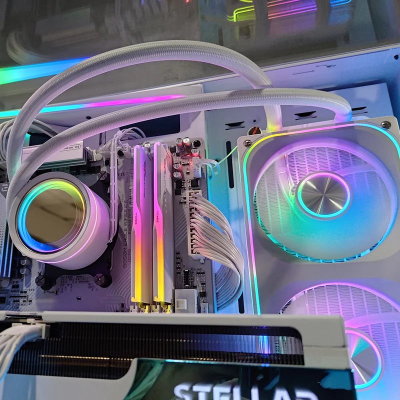 Sophos TH285 White Desktop Gaming PC | AMD 7 7700X | 32GB RAM | 1TB SSD | RTX 5070 | Windows 11 Pro