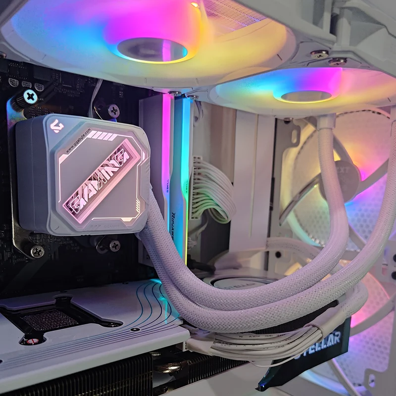 Sophos H5 Flow White Desktop Gaming PC | AMD Ryzen 7 7700X | 32GB RAM | 1TB SSD | RTX 5070 OC | Windows 11 Pro