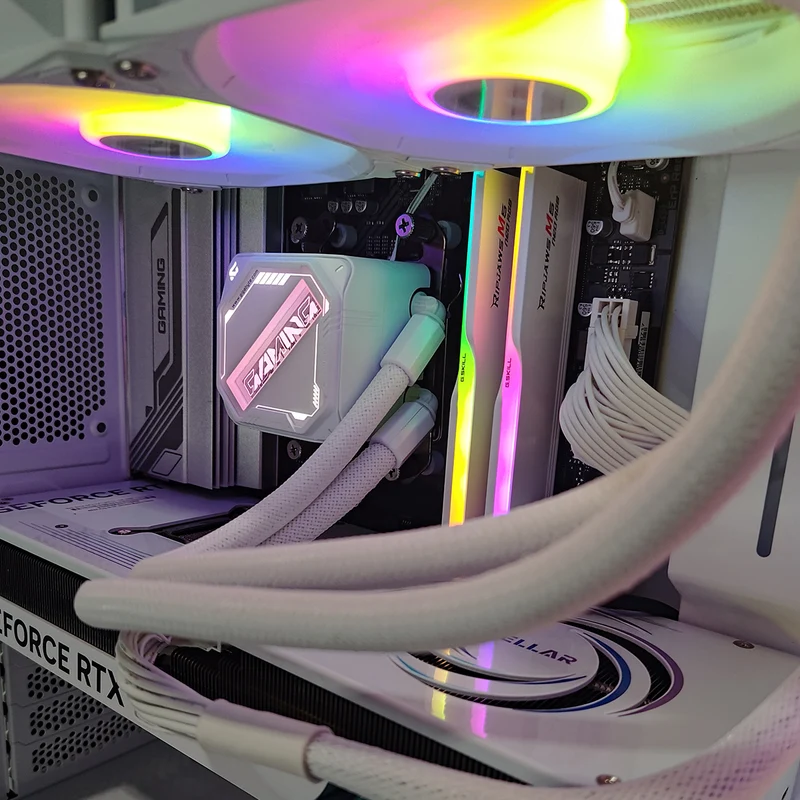 Sophos H5 Flow White Desktop Gaming PC | AMD Ryzen 7 7700X | 32GB RAM | 1TB SSD | RTX 5070 OC | Windows 11 Pro