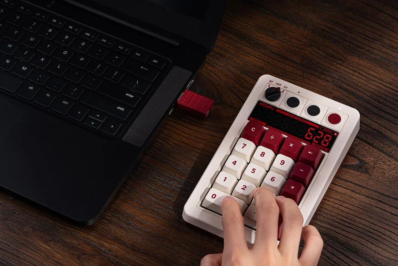 8Bitdo Retro 18 Mechanical Numpad (B5HB) (Fami Edition, N Edition, C64 Edition, M Edition)