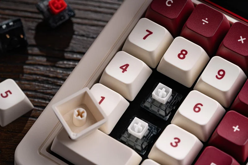 8Bitdo Retro 18 Mechanical Numpad (B5HB) (Fami Edition, N Edition, C64 Edition, M Edition)