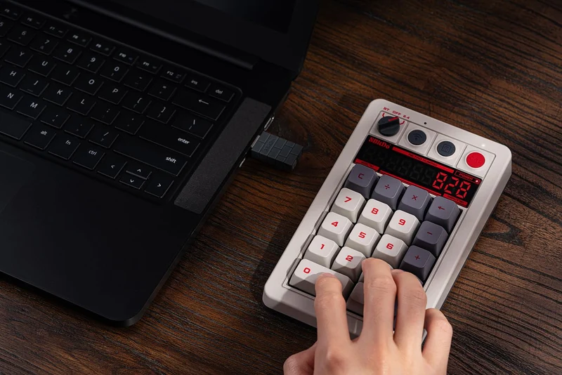 8Bitdo Retro 18 Mechanical Numpad (B5HB) (Fami Edition, N Edition, C64 Edition, M Edition)