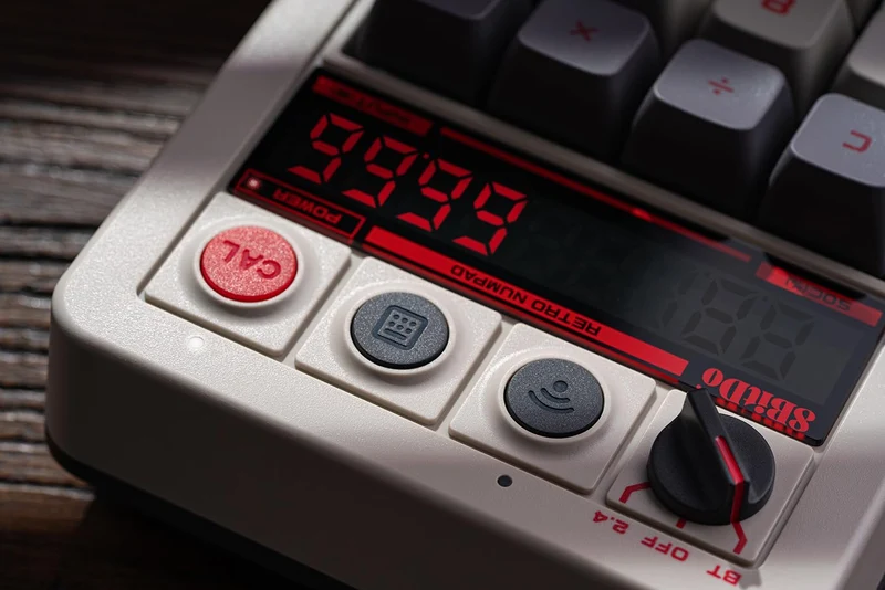 8Bitdo Retro 18 Mechanical Numpad (B5HB) (Fami Edition, N Edition, C64 Edition, M Edition)