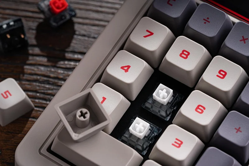 8Bitdo Retro 18 Mechanical Numpad (B5HB) (Fami Edition, N Edition, C64 Edition, M Edition)