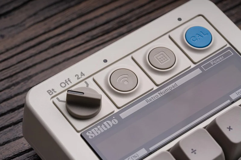 8Bitdo Retro 18 Mechanical Numpad (B5HB) (Fami Edition, N Edition, C64 Edition, M Edition)