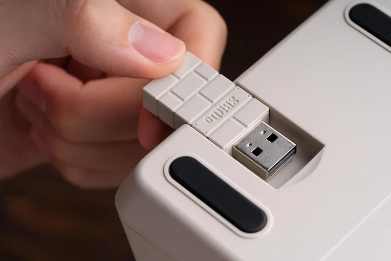 8Bitdo Retro 18 Mechanical Numpad (B5HB) (Fami Edition, N Edition, C64 Edition, M Edition)