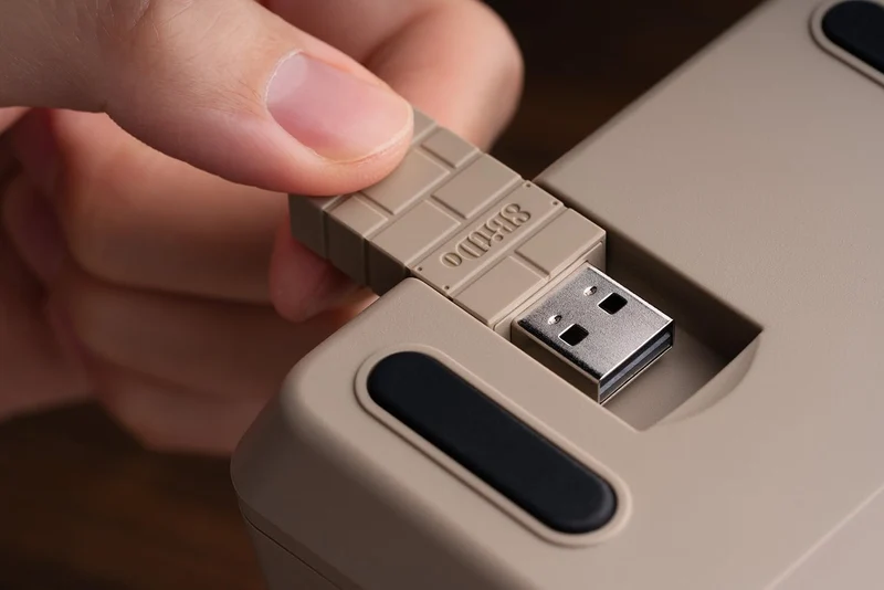 8Bitdo Retro 18 Mechanical Numpad (B5HB) (Fami Edition, N Edition, C64 Edition, M Edition)