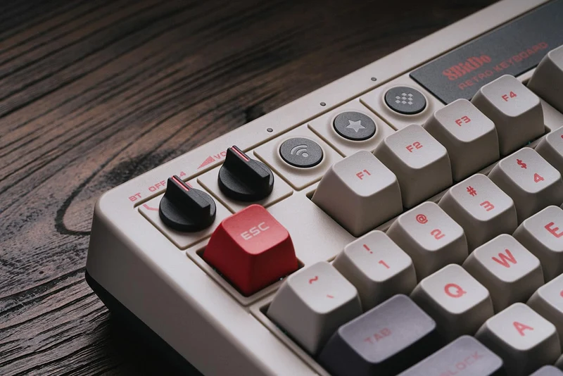 8Bitdo Retro Mechanical Keyboard (C64 Edition, M Edition, N Edition, Fami Edition)