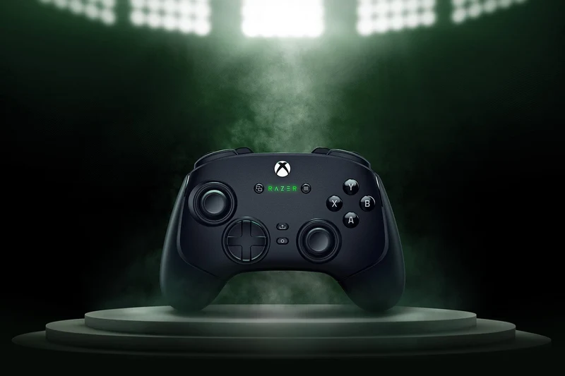 Razer Wolverine V3 Pro Wireless Esports Gaming Controller For Xbox & PC (White, Black)