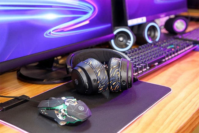 Wicked Cushions Arctis Nova Earpads (Compatible w/ Arctis Nova 1/1P/1X, 3, 4/4P/4X, 5/5P/5X, 7/7P/7X, Nova Pro Wired) - WC FreeZe Cooling Gel (Black, Black Camo, Red Camo, Speed Racer, Hex Red, 90s White, 90s Black, Navy Tiger, Geo Grey)