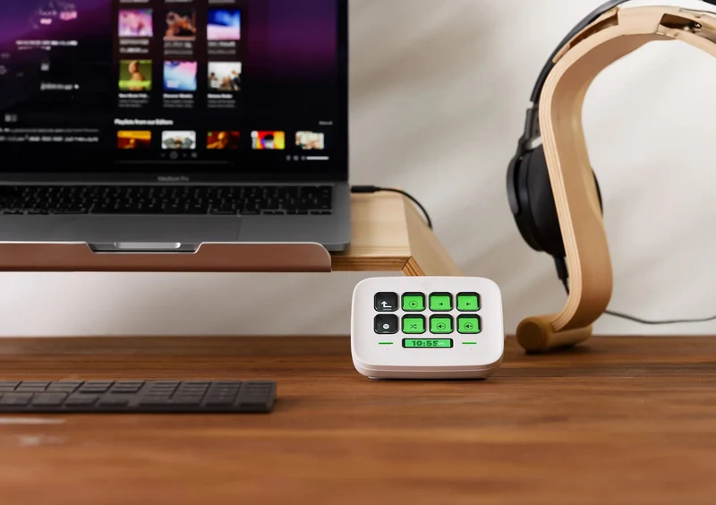 Elgato Stream Deck Neo (Black, White)