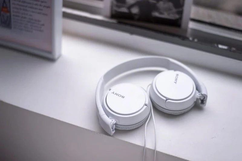Sony MDR-ZX110AP/W Stereo Wired Headphones (White)
