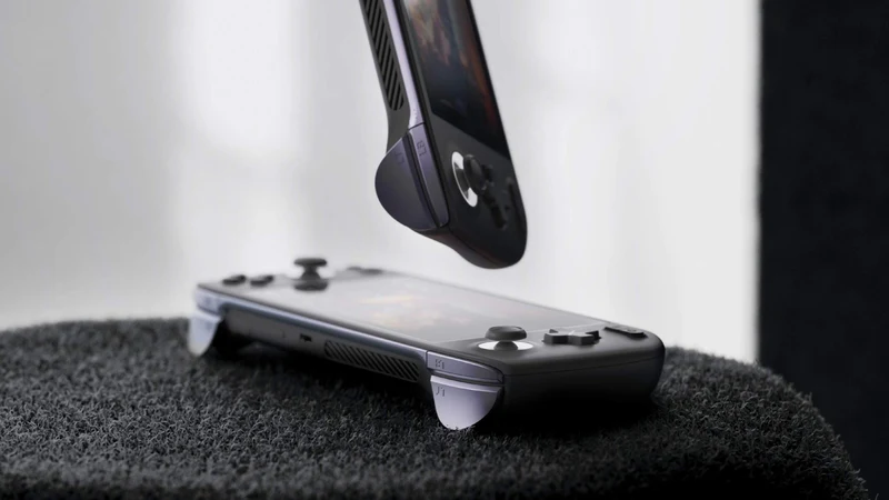 Ayaneo Air Pro AMD Ryzen 5 5560U 16GB + 512GB Handheld Gaming Console (Polar Black)