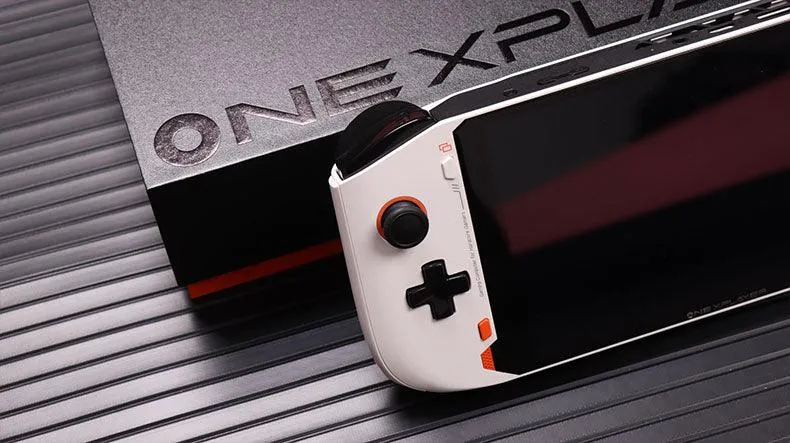 OneXplayer Mini Pro AMD Ryzen 6800U 16GB RAM 512GB SSD Handheld Game Console (White)