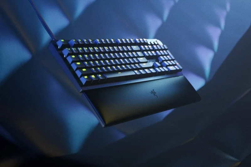 Razer Huntsman V2 Optical Gaming Keyboard (Clicky Purple Switch)