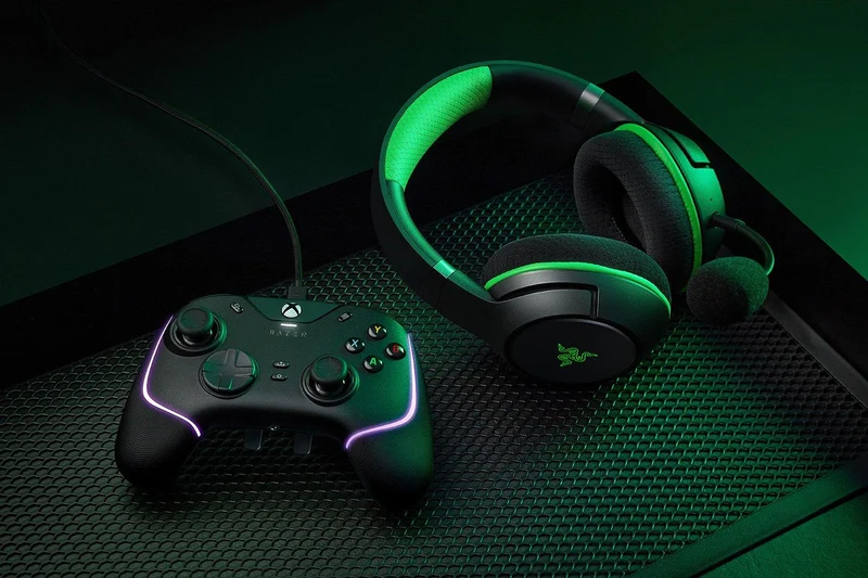 Razer Wolverine V2 Chroma Wired Gaming Controller For Xbox Series X (Black)